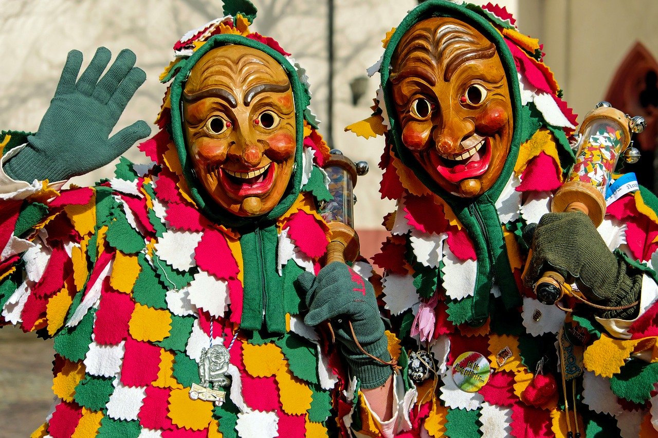 Perché a Carnevale si lanciano i Coriandoli?